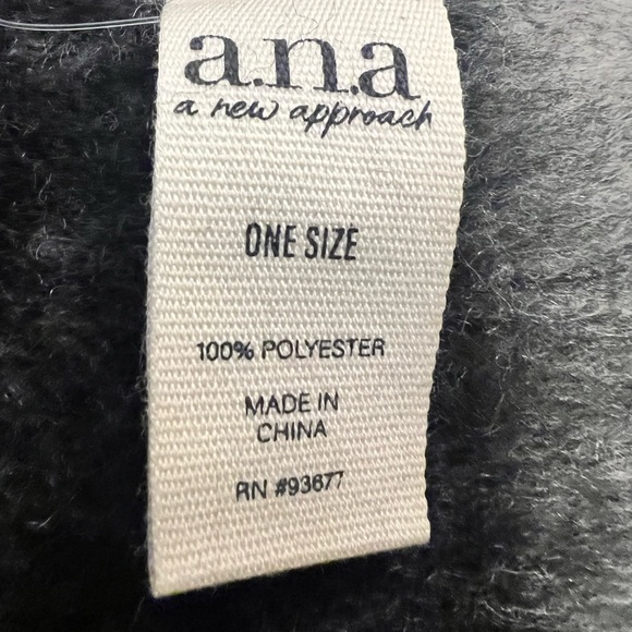 New ANA ladies 100% polyester scarf from a smoke free home - Picture 5 of 6